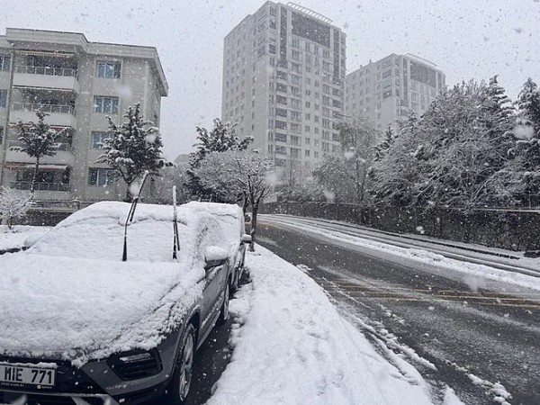 İstanbul'da hayat felç! Her yağışta aynı manzara